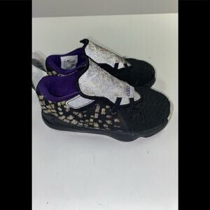 NIKE LABRON VELCRO SNEAKER SIZE 10C MINT!!!!
